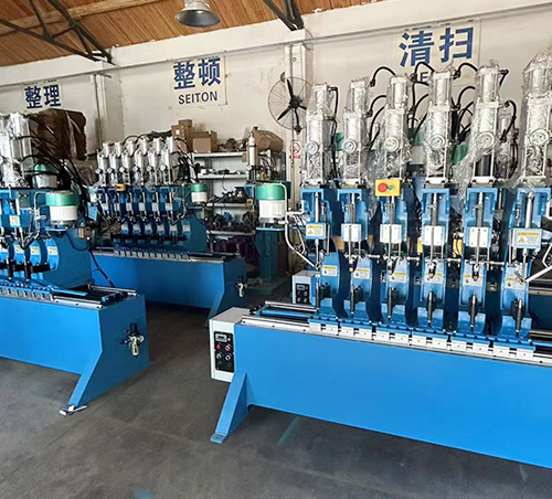 氣動(dòng)鉚釘機(jī)