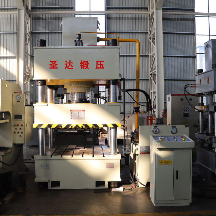 315噸四柱液壓機(jī)車間實(shí)物 315噸四柱液壓機(jī)車間實(shí)物