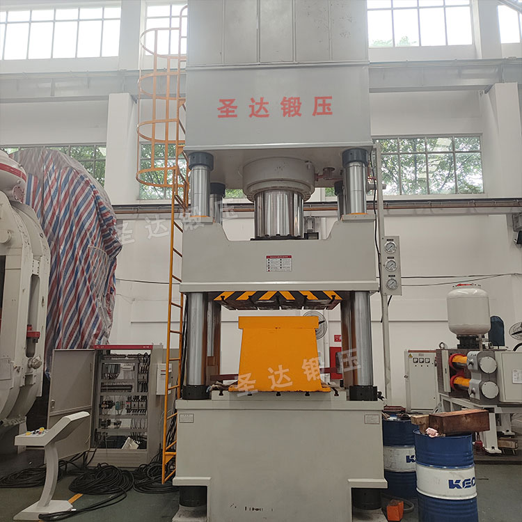 800噸冷擠壓成型液壓機(jī)客戶現(xiàn)場 800噸冷擠壓成型液壓機(jī)客戶現(xiàn)場