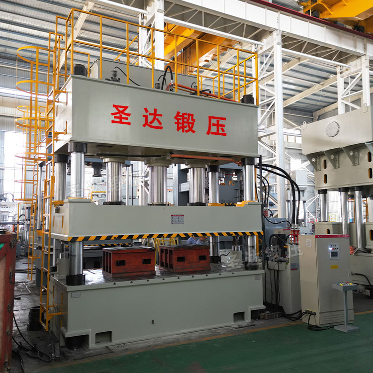 800噸三梁四柱液壓機(jī)車(chē)間實(shí)物 800噸三梁四柱液壓機(jī)車(chē)間實(shí)物