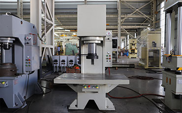 單柱液壓機的使用要點、安全操作與保養(yǎng)方法